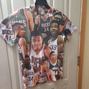 NWOT Rare Giannis Antetokounmpo Milwaukee Bucks Graphic T-Shirt